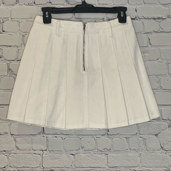 Le Lis Pleated Denim Mini Skirt - Picture 4 of 8